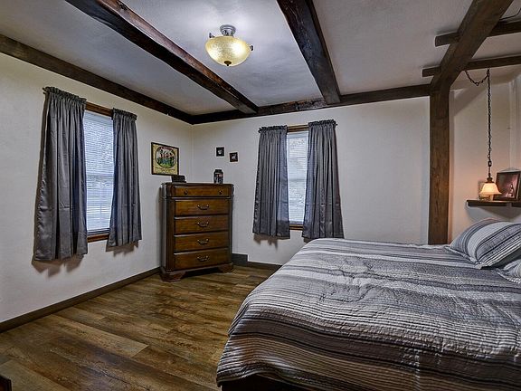 5th image of 264 Hawthorn Dr