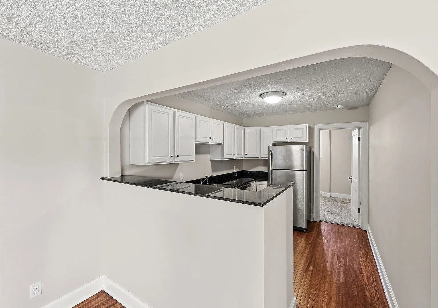 1377 Northwest Blvd - Apt A — Photo 3