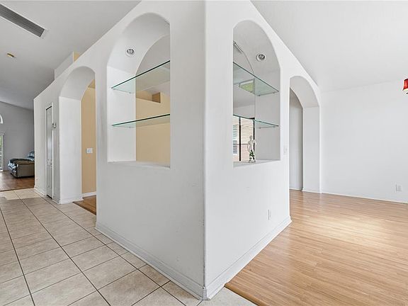 4th image of 14990 Hidden Oaks Cir