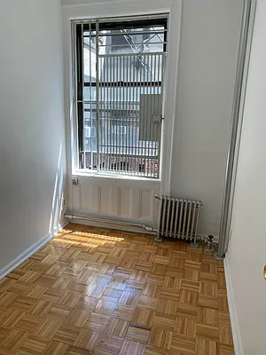 Rented by M.Grossman R.E. Management | media 10
