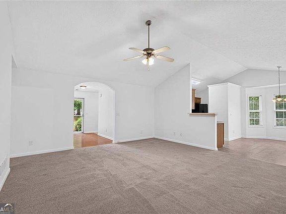 5th image of 17 Mitchell Dr