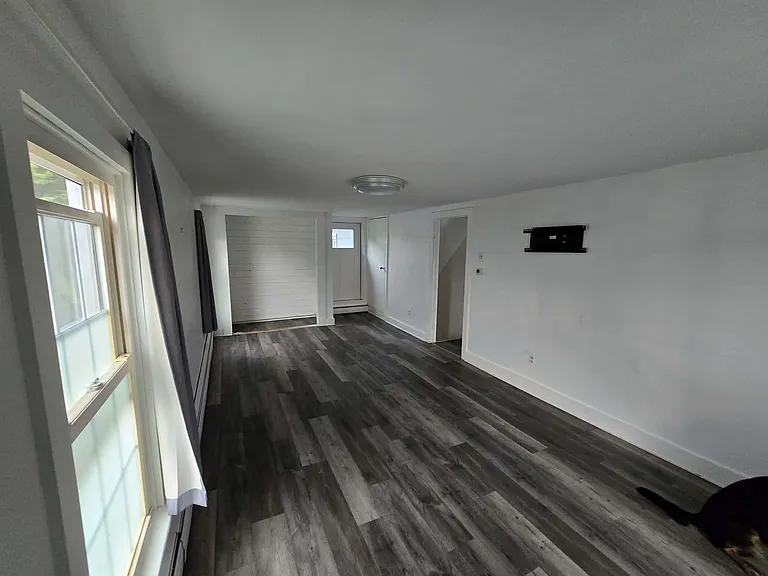 567 Baltimore St — Photo 12