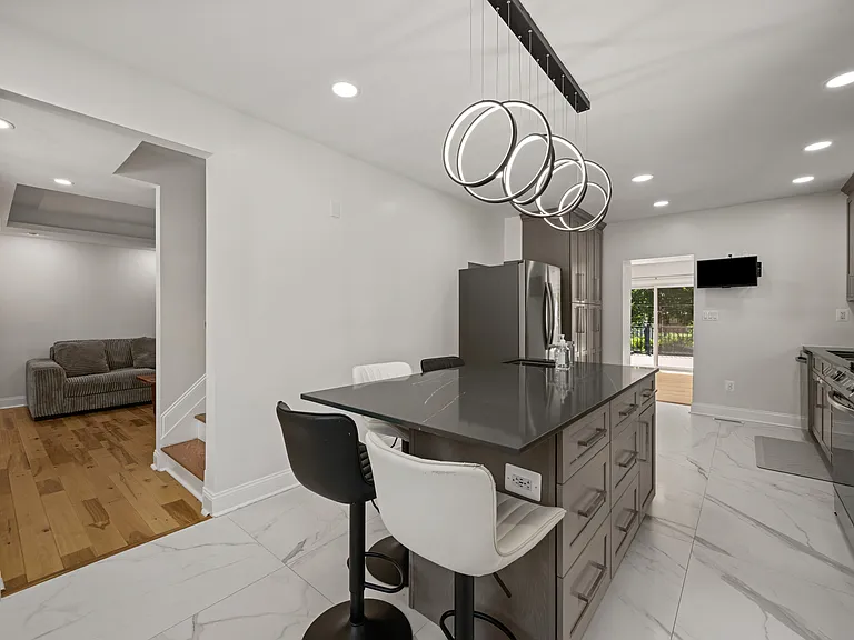 3717 Seven Mile Ln — Photo 9