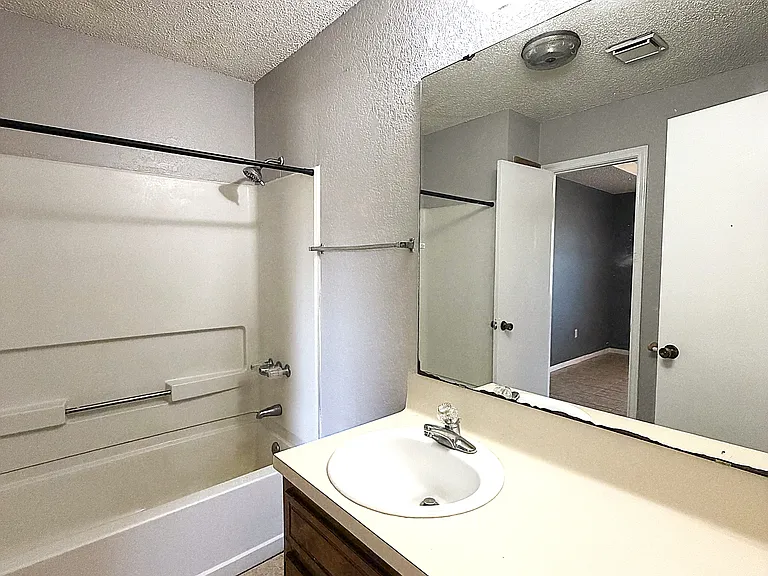 306 North Dr #B — Photo 8