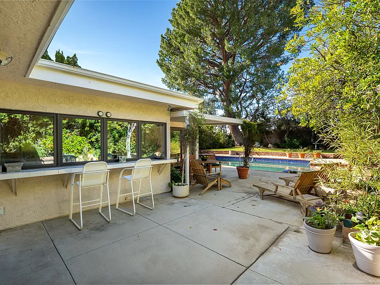 10401 Laramie Ave — Photo 15