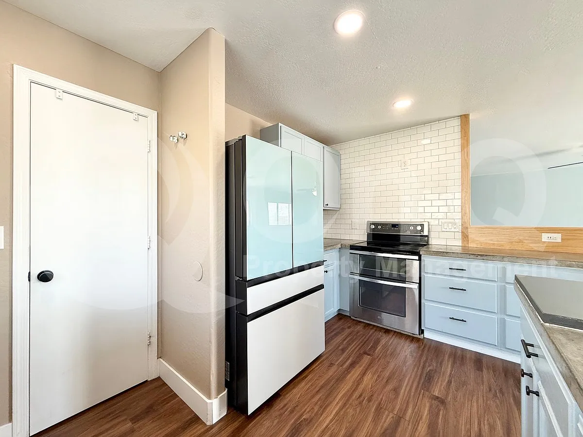 4 bed, 3.0 bath, 2154 sqft, $2,251 — Photo 4