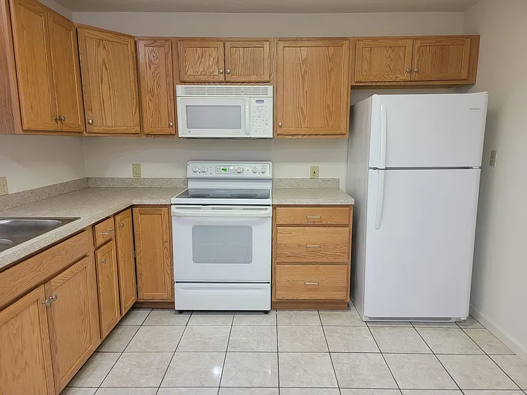 144 Greenland Dr — Photo 5