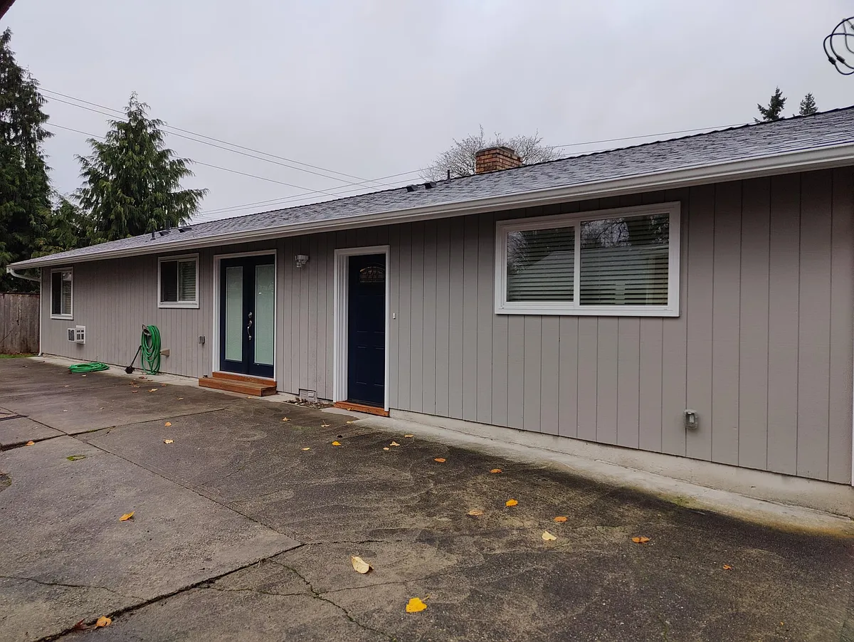 Building Photo - 11615 SE Petrovitsky Rd