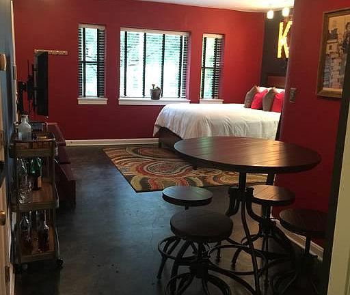 5th image of 4540 Broadway APT 1S