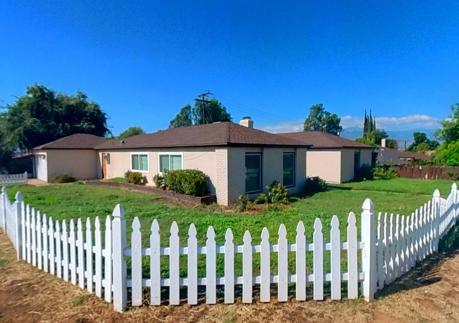 1250 Palm Ave. - Gorgeous 3 bed 2 bath Home In South Redlands — Photo 2