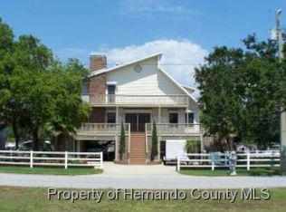 7098 Porpoise St, Weeki Wachee, FL 34607