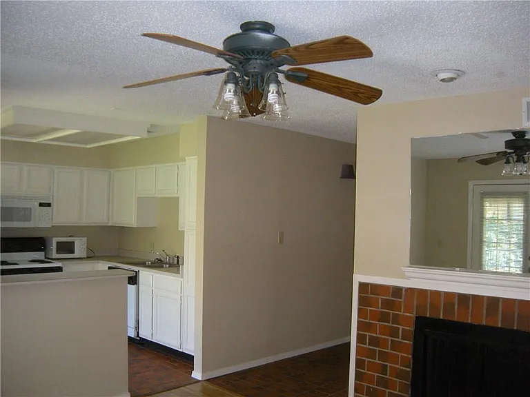 2110 Rio Grande St #302 — Photo 6
