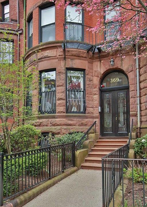 2nd image of 369 Beacon St Unit 1