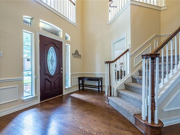 2nd image of 2909 Shadywood Ln