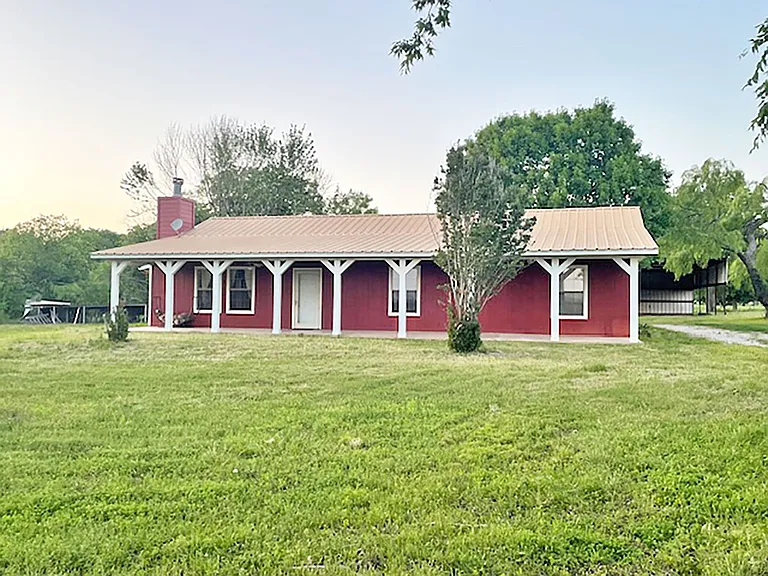 326 County Road 4228 — Photo 23