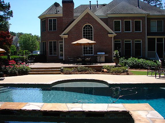 2nd image of 740 Hallbrook Ct