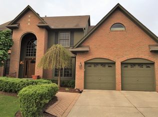 28656 Golf Pointe Blvd, Farmington Hills, MI 48331