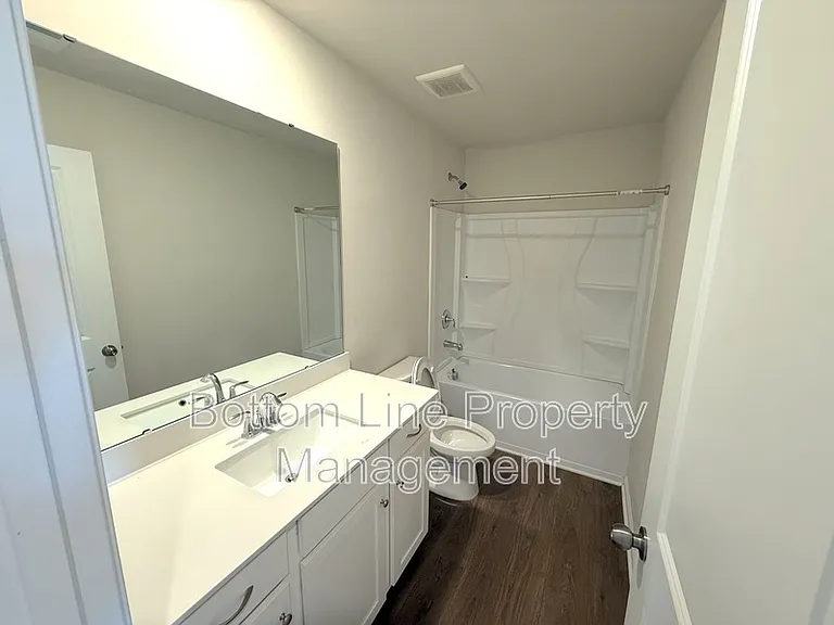 15708 Country House St — Photo 11