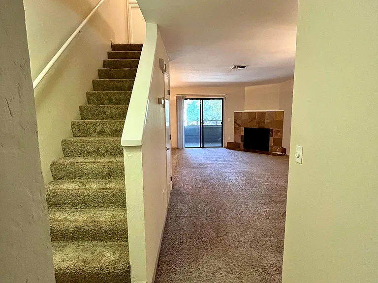 417 Eastgate Ln — Photo 8