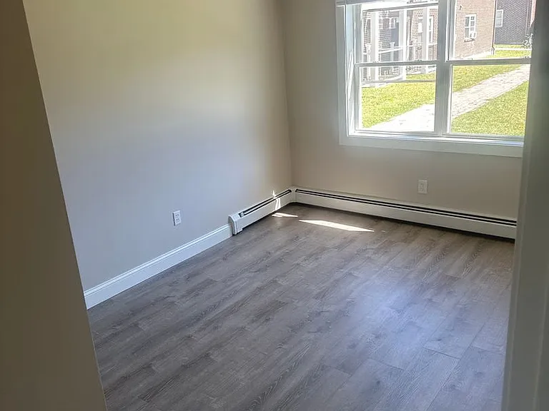 Pondsview Apartments — Photo 190