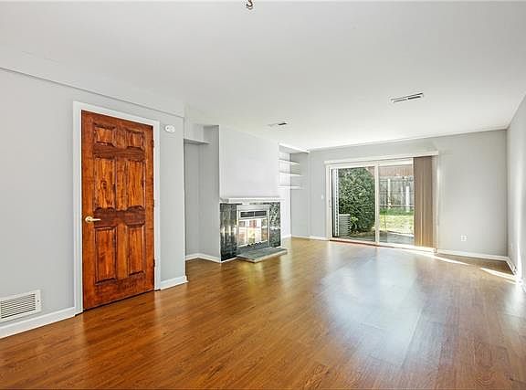 3rd image of 19 Leisure Way
