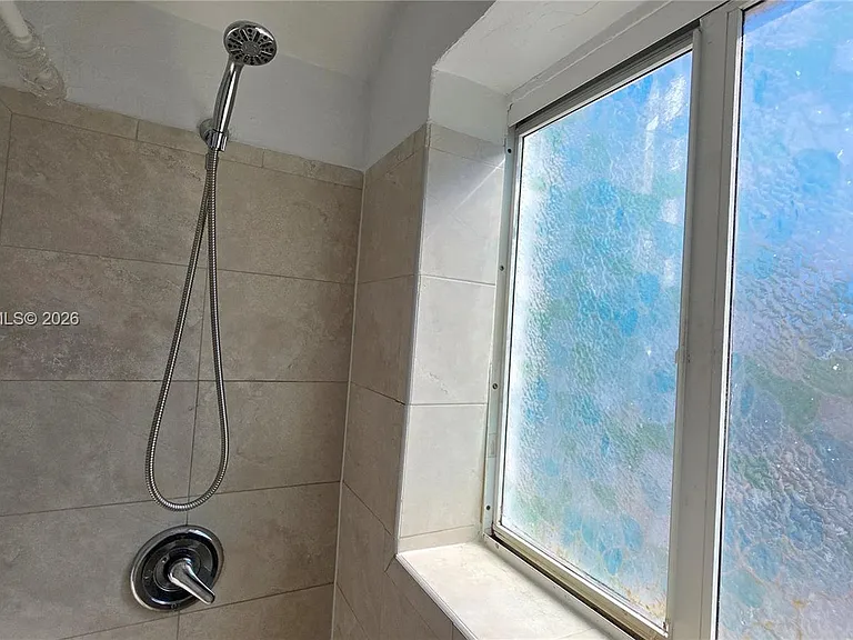 7629 Dickens Ave #7 — Photo 22