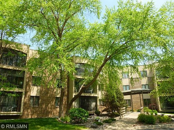 4th image of 10 Windsor Ct APT 114