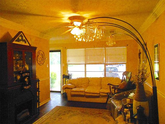 4th image of 3311 Longwood Dr