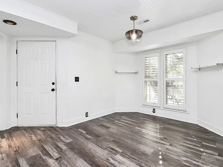 1109 E Morehead St — Photo 14