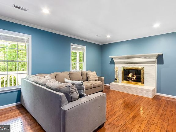 5th image of 202 Woodfield Dr