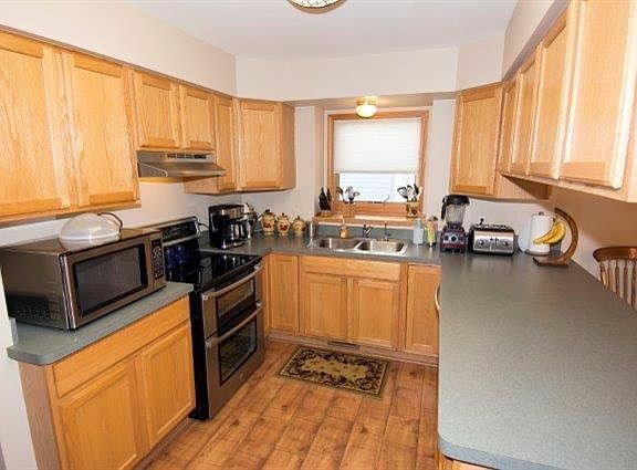 3rd image of 2727 Hawthorne Way