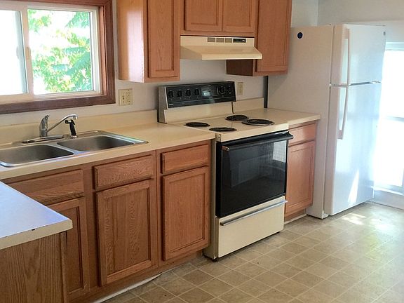 2nd image of 120 Ballard St APT 3