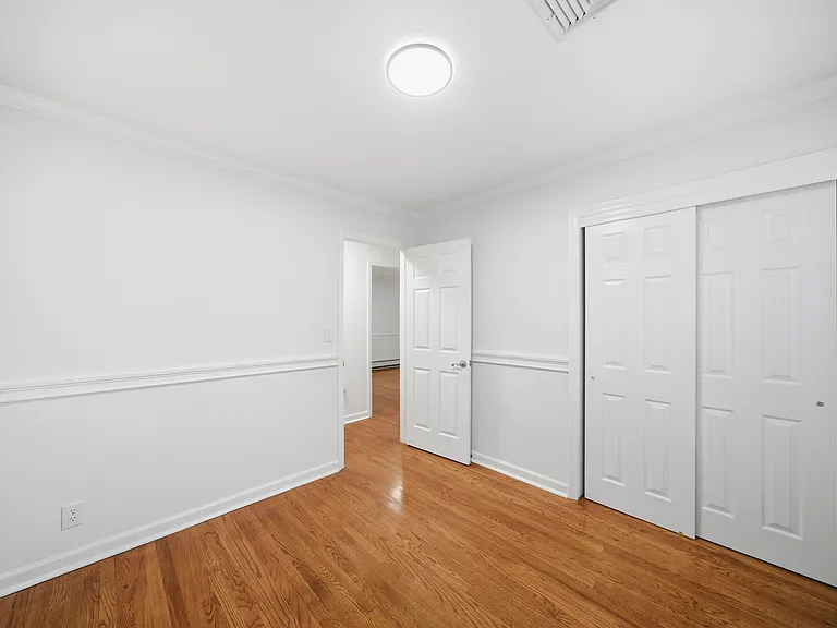10 Lloyd Ave — Photo 30
