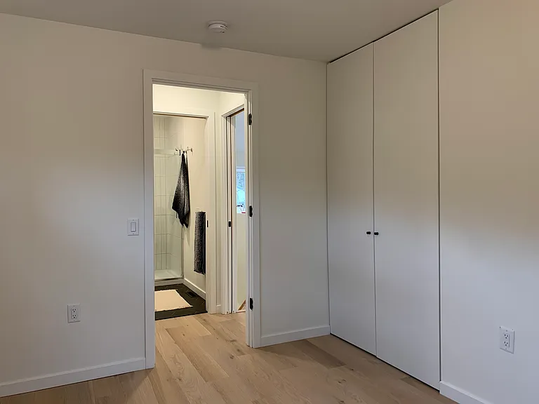 601 E Washington St — Photo 30