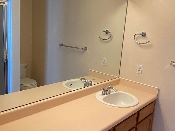 Master Bath w Shower