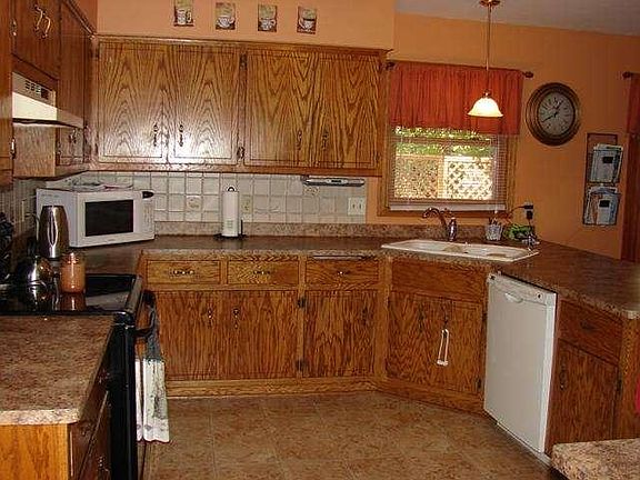 5th image of 10631 S McGraw Dr