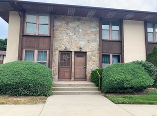 2 Eucalyptus Ct, Selden, NY 11784