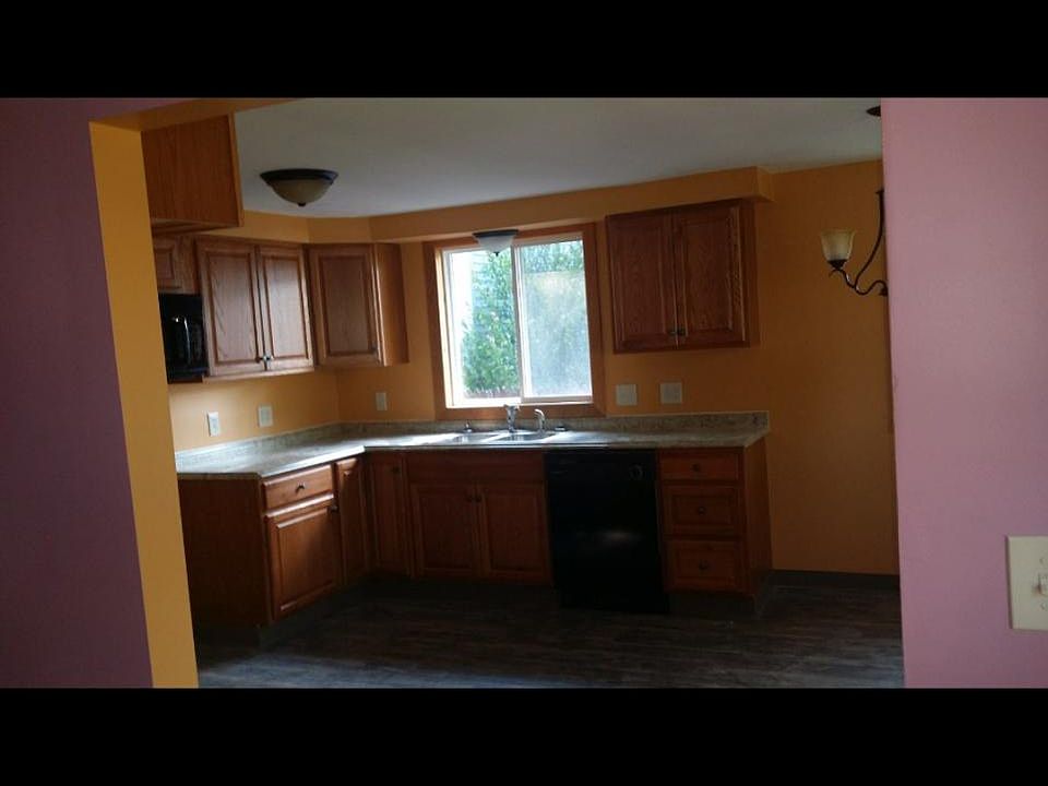 2nd image of 62 Floral Pl