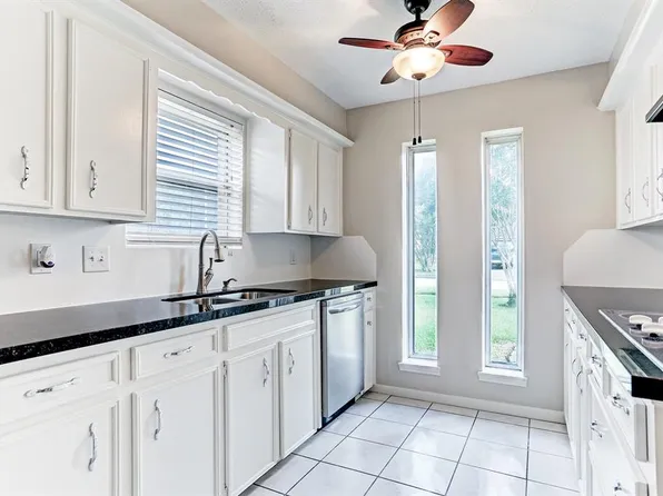 9846 Sagedowne Ln, Houston, TX 77089