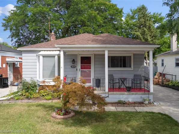 24242 Lexington Ave, Eastpointe, MI 48021