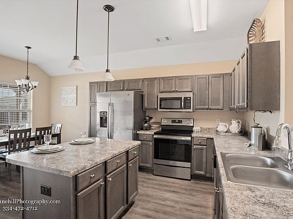 4th image of 566 Old Mill Way