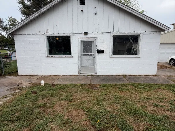 712 Sophia St, Carthage, MO 64836