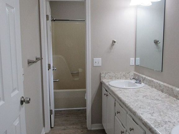 3rd image of 2772 Glen Eden Dr