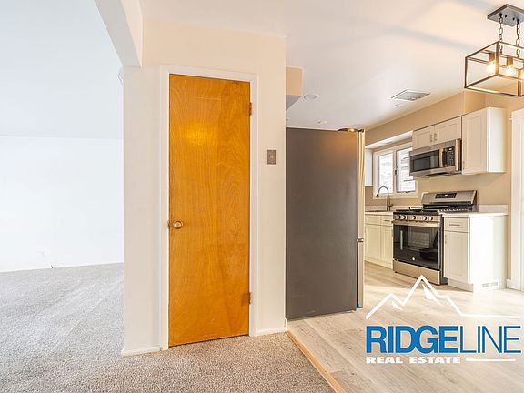 4th image of 204 19th Ave NW