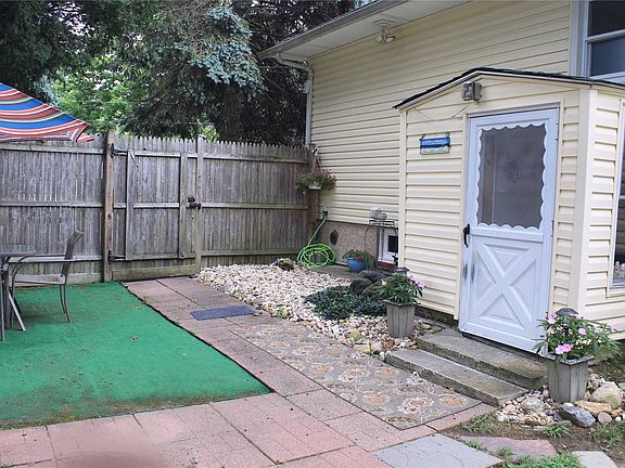 4th image of 36 Thornwood Dr