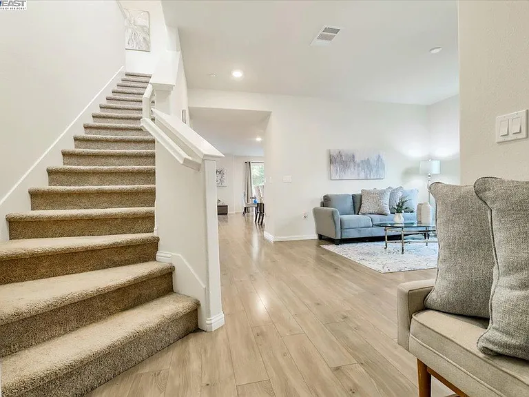 977 Princess Way — Photo 3
