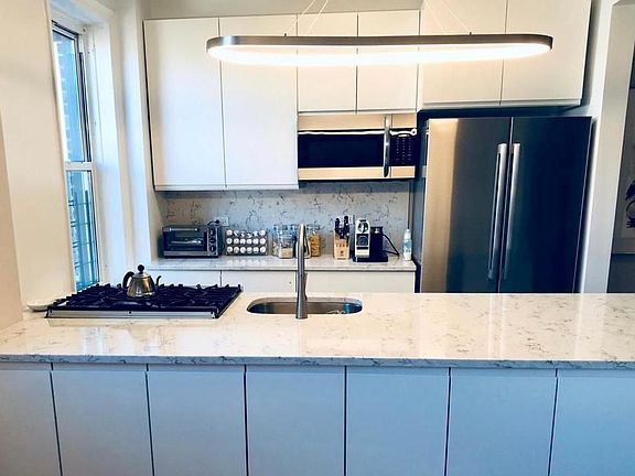3rd image of 6812 Yellowstone Blvd APT 6M