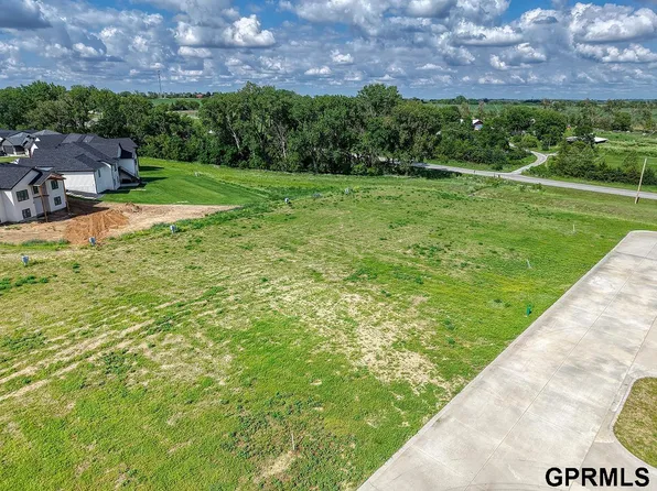 1932 Titan Pl, Hickman, NE 68372