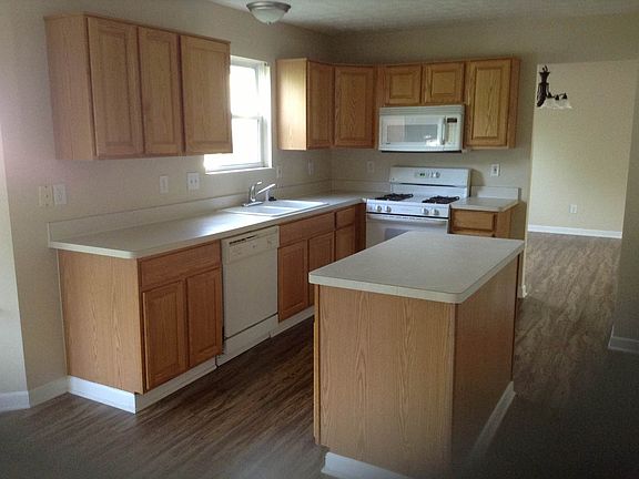 3rd image of 4414 Greyhill St
