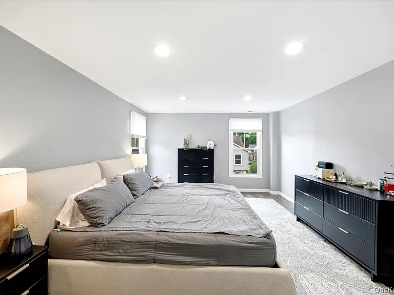 736 Pelhamdale Ave — Photo 8